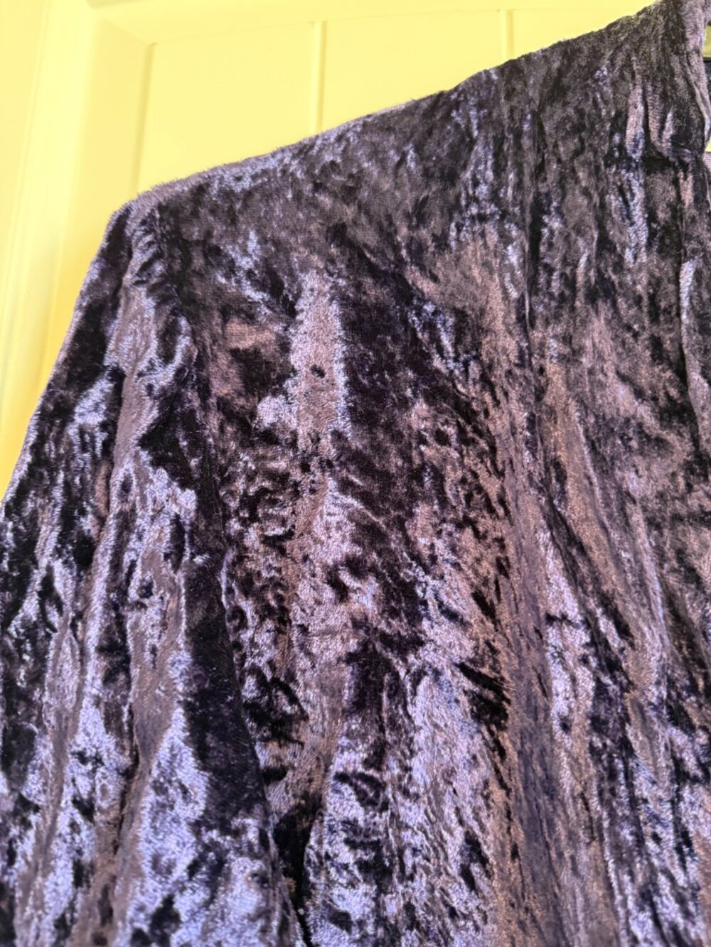 Luxurious purple crushed velvet long robe with beaded waist detail. - Picture 4 of 8